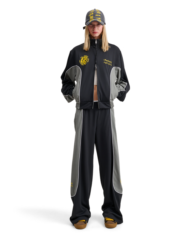 ALIS KOSTON CAP W/ CONTINUING GRAPHIC EMBROIDERY Headwear